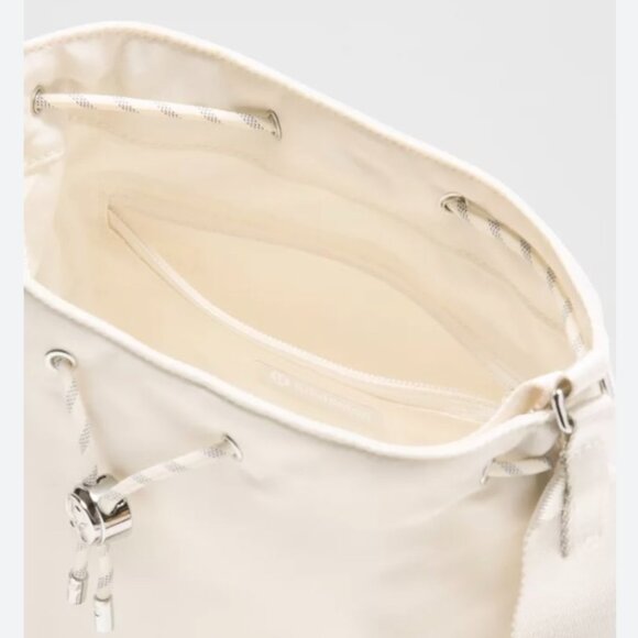 NWT Lululemon Drawstring Bucket Crossbody Bag 5L -Unopened - Picture 4 of 6